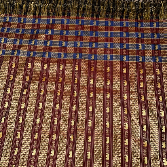 NWOT: Safari Elephant Extremely Large Shoulder Scarf/Wrap 78’ Length x 40’ Wide - Picture 6 of 10